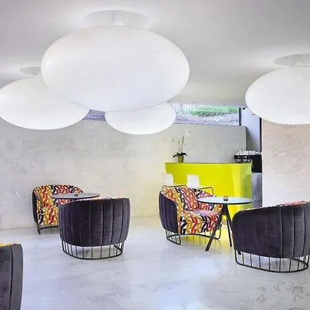 Otel Ikonik Angli