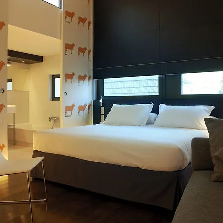 Ikonik Angli Barcelona