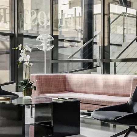 Ikonik Angli Otel