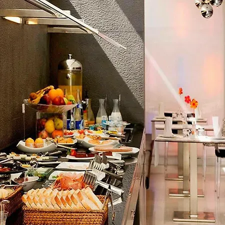 Ikonik Angli Hotell