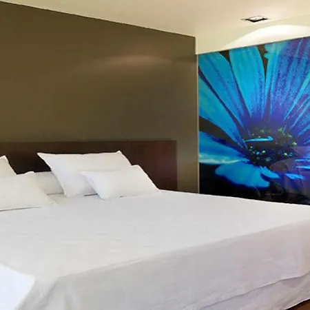 Ikonik Angli Hotell 4*