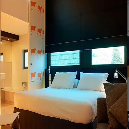 Ikonik Angli Otel